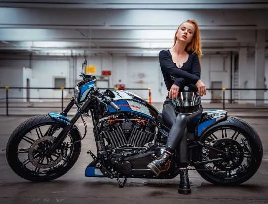 Seitlicher Kennzeichenhalter Alu Medium Schwarz 3 Seitlicher Kennzeichenhalter Alu Medium Schwarz – Bild 3