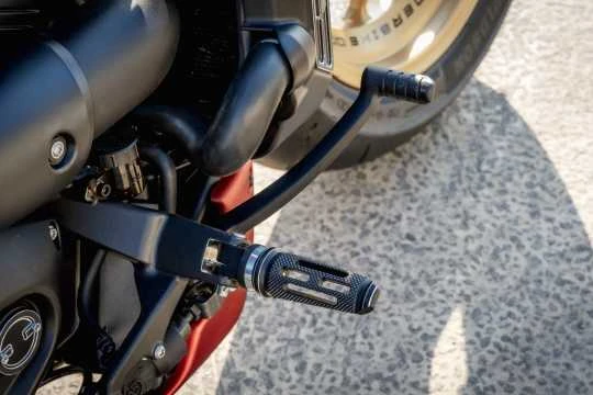 Fahrer Fußrasten Set SP-S Schwarz 2 Fahrer Fußrasten Set SP-S Schwarz – Bild 2