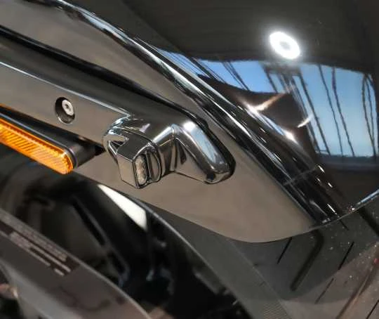 Strut Stripe LED 3in1 Blinker & Rücklicht Schwarz 2 Strut Stripe LED 3in1 Blinker & Rücklicht Schwarz – Bild 2