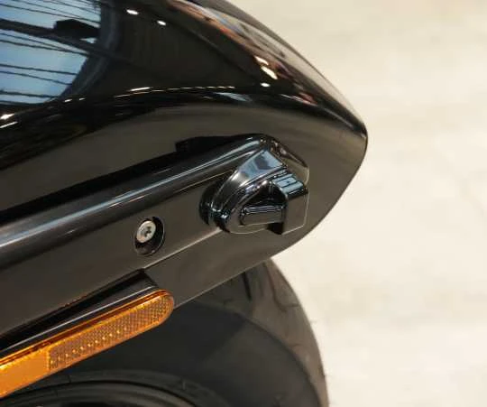 Strut Stripe LED 3in1 Blinker & Rücklicht Schwarz 3 Strut Stripe LED 3in1 Blinker & Rücklicht Schwarz – Bild 3